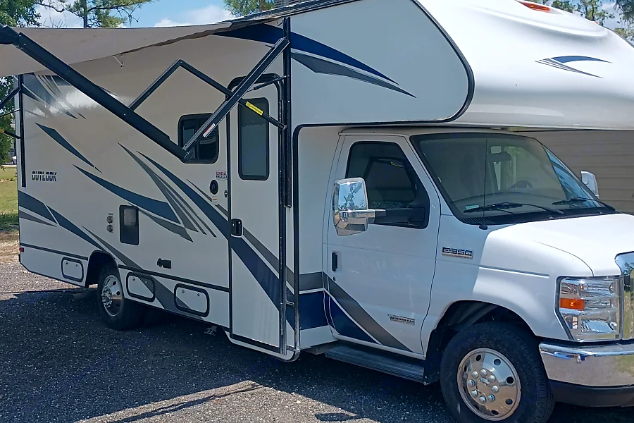 2021 Winnebago Outlook White Edition Solar